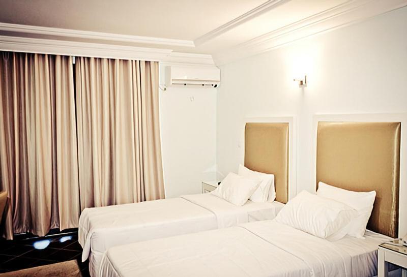 Hotel Raya Tichy Kültér fotó