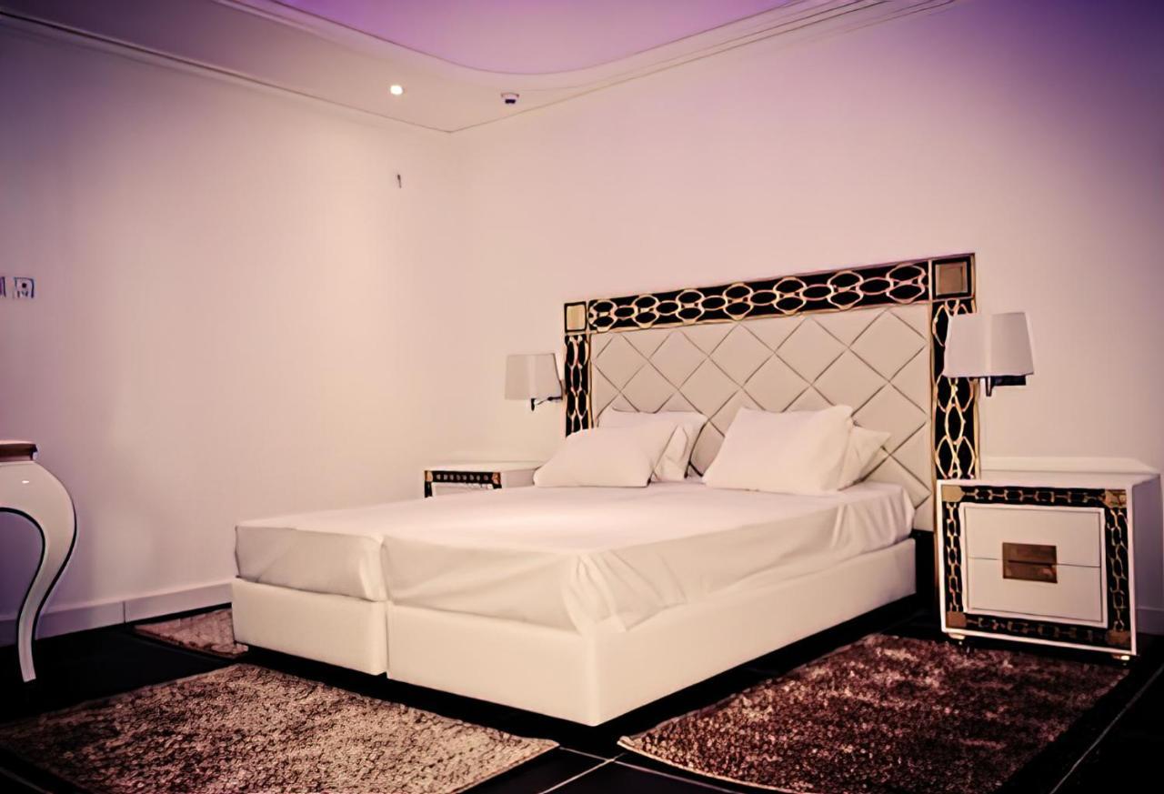 Hotel Raya Tichy Kültér fotó