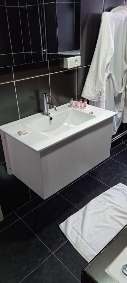 Hotel Raya Tichy Kültér fotó